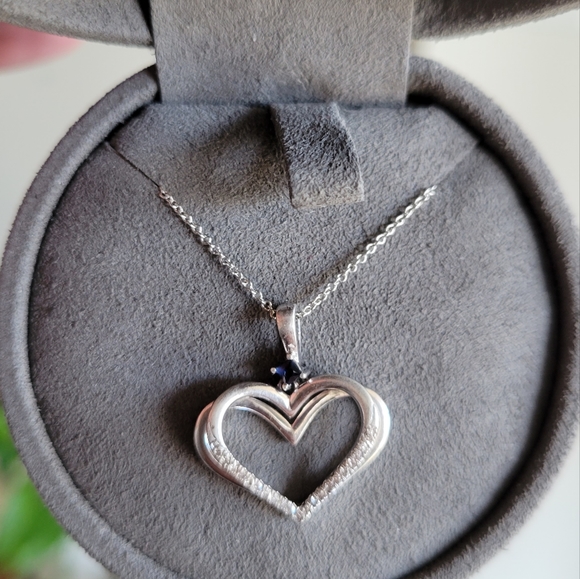Vera Wang Sapphire Heart - Picture 2 of 6
